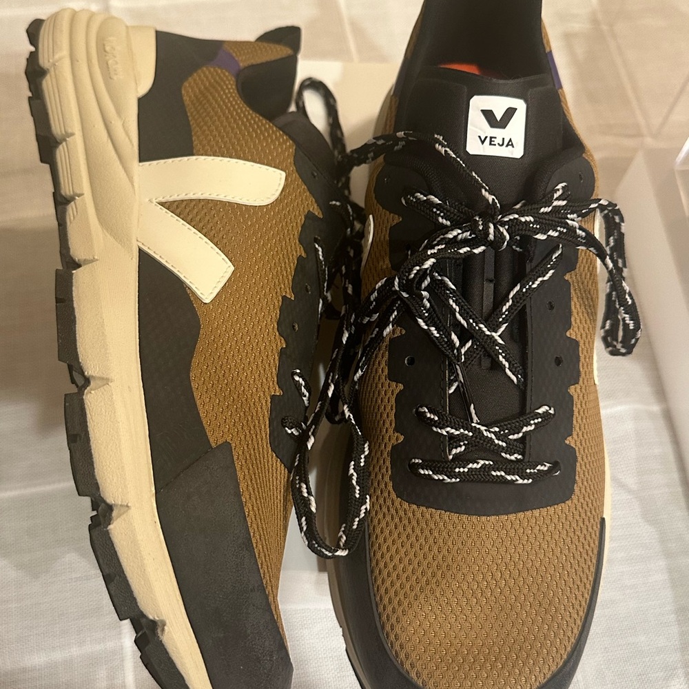 Veja Men's Vibram Sole Hiking Shoes